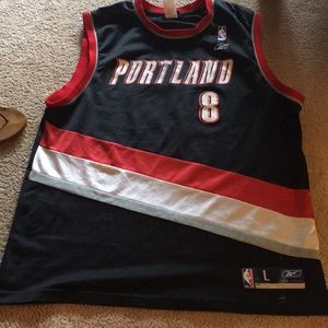 Portland trailblazers jersey size large. Men’s.